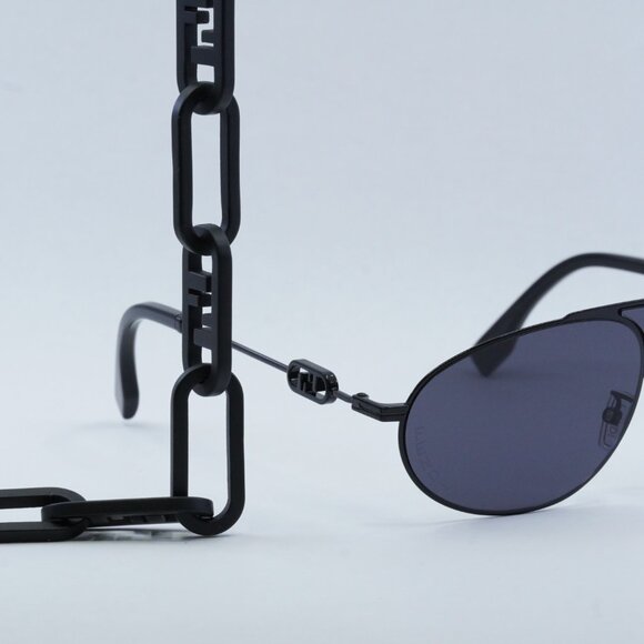 Fendi FE40072U-Y 01A Aviator Sunglasses - Black with Chain / Grey main image 4